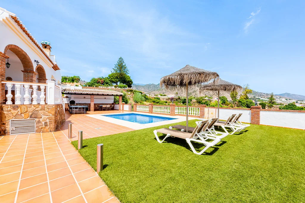 Vista principal de la villa